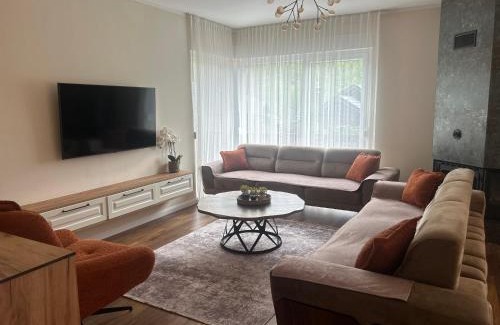 Vrellë House | Casa Leka