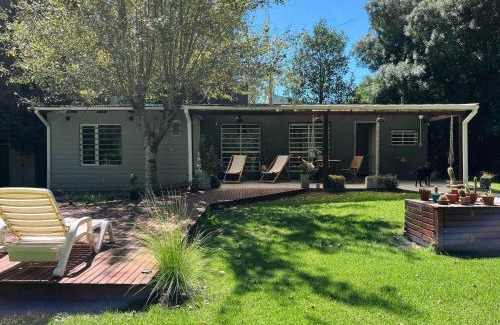 Los Acantilados House | Casa Leo - Casa Con pileta en Zona Acantilados Para 4 PAX - Hola Sur