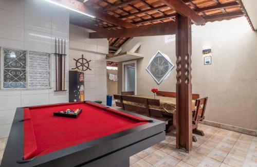 Jardim Real House | Casa Lindíssima e Espaçosa com 2 Piscinas - Adulto e Infantil, Perto da Praia, Opção da Piscina Adulto Aquecida Cobrado à Parte, 4 Quartos Frente as Piscinas, Área Gourmet Completa com Churrasqueira, Forno e Fogão a Lenha, Mesa de Bilhar, Lareira na Sala