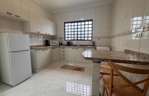 Ourinhos House | Casa linda e espaçosa, ar condicionado e 2 vagas