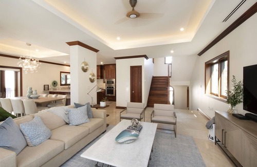 George Town House | Casa Luna 16: Luxe Resort South of Seven Mile Beach w/Pool, Heated Spa, & Beach Cove
