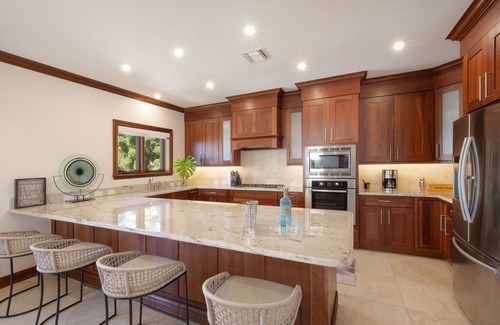 George Town House | Casa Luna 16: Luxe Resort South of Seven Mile Beach w/Pool, Heated Spa, & Beach Cove