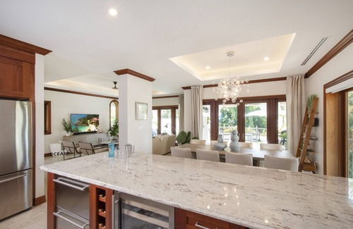 George Town House | Casa Luna 16: Luxe Resort South of Seven Mile Beach w/Pool, Heated Spa, & Beach Cove