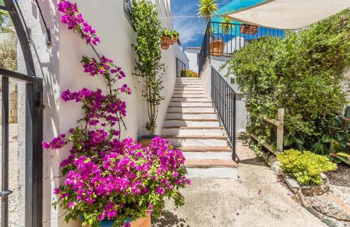 Pinos del Valle House | Casa Luna - 16th century traditional spanish village house