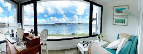 Carril Villa | Casa Maeca. En la playa y recién reformada.