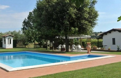 Campagnatico House | Casa Maggiorana B: A characteristic and welcoming cottage surrounded by the greenery, with Free WI-FI.