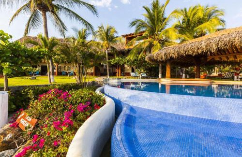 Troncones Bed & Breakfast | Casa Manzanillo - Bay Room - Ocean Front Room at Exceptional Beach Front Location