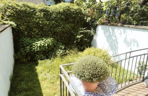 Casoretto Bed & Breakfast | Casa Mari - free secure parking, breakfast, private bathroom, wifi, garden, aircon, 5 min walk to metro and train station