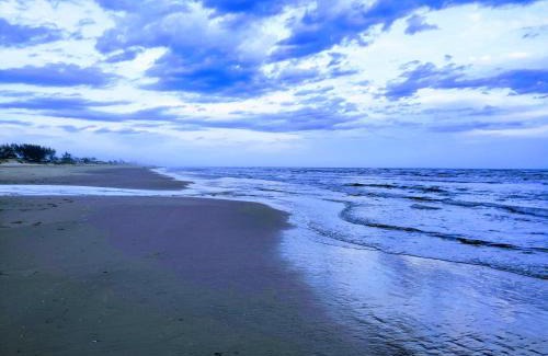 Balneario Arroio do Silva House | Casa Marron com vista para o mar 2, com mesa de Sinuca - 2 Km Centro