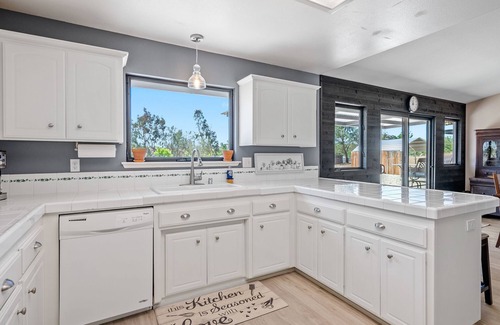 Paso Robles House | Casa Merlot - Spa and Minutes From Paso Robles Wineries!