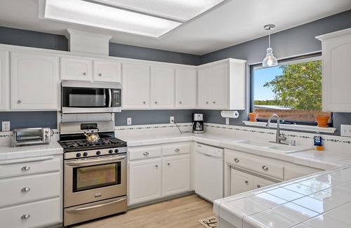 Paso Robles House | Casa Merlot - Spa and Minutes From Paso Robles Wineries!