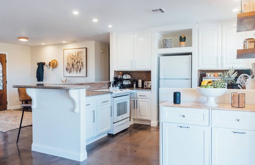 Joshua Tree House | Casa Milagros 5BR Pool Game Room Hot tub AC Desert views Sleeps 12