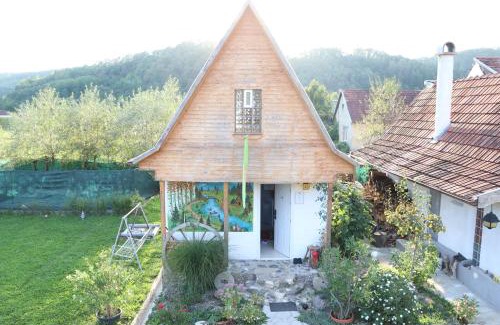 Petris House | Casa Miliza - Agropensiunea şi Punctul Gastronomic Local, în vecinătatea castelului Salbek