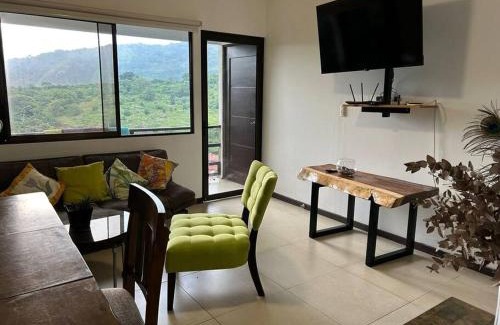 San Isidro Apartment | Casa mirando a la montaña, camino al volcán