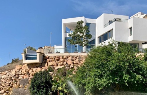 La Envia Ski Chalet | Casa Murasaki, modern loft facing the golf course
