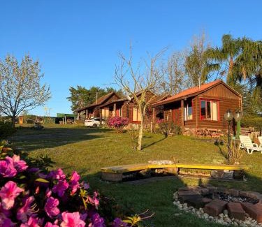 Sao Francisco de Paula Cabin | Casa no Campo, aconchego com lareira e banheira em quase todas Cabanas!