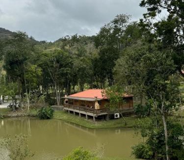 Camboriu House | Casa no lago