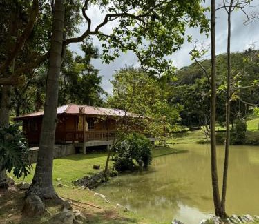 Camboriu House | Casa no lago