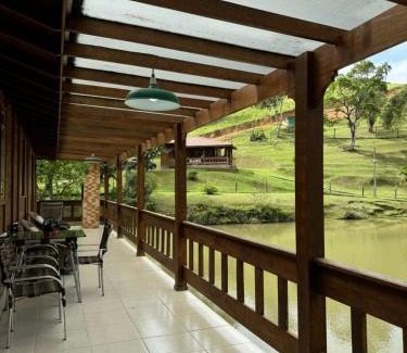 Camboriu House | Casa no lago