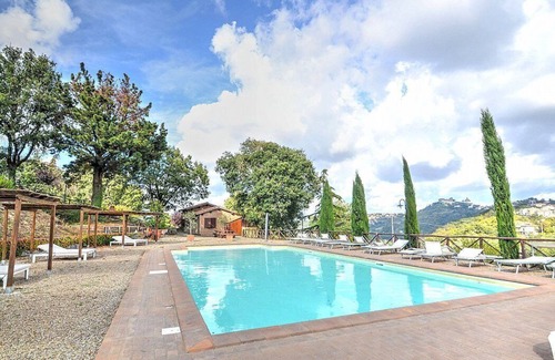 Montefiascone House | Casa Nocetta D: A characteristic and welcoming apartment that is part of an ancient country house surrounded by the greenery, with Free WI-FI.