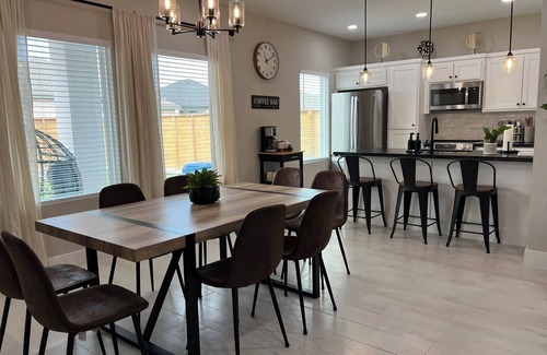 Edinburg House | Casa Olivo: Feel Right at Home