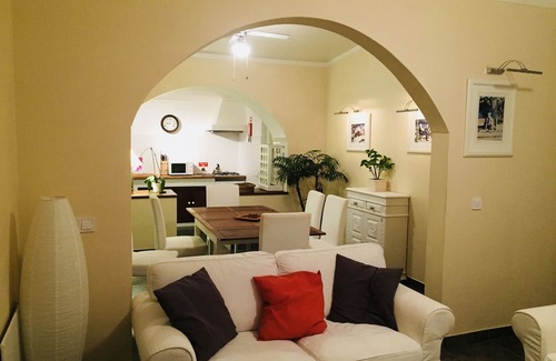 Figueira House | Casa Palmeira is a recently renovated 3 bedroom village cottage with pool