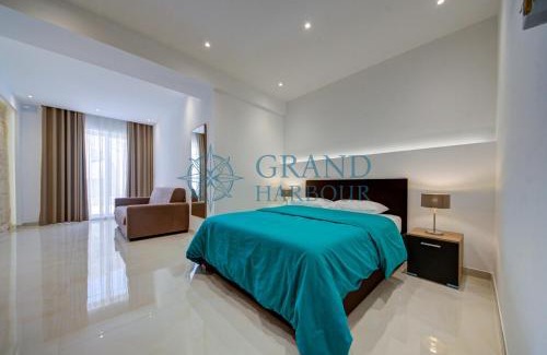 Ghaxaq Apartment | Casa Paradiso in Ghaxaq Private Rooftop Pool