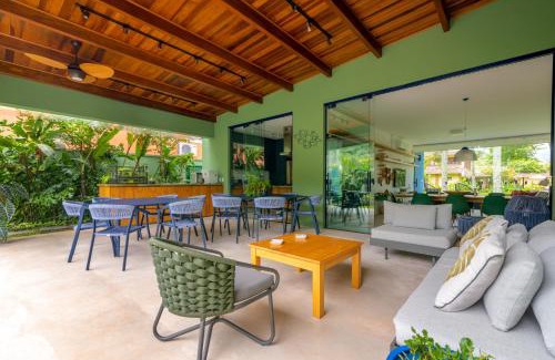 Guaeca House | Casa Patropi na Praia de Guaecá - condomínio fechado, piscina aquecida e internet 500mb