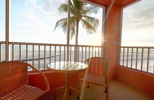 Fort Myers Beach Condo | Casa Playa #103 Beach Front "Tide's Whisper" - Pet Friendly