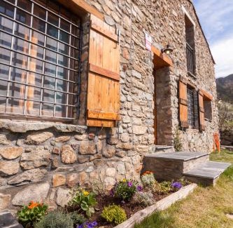 Arseguel Ski Chalet | Casa rústica la Borda de la Munda.