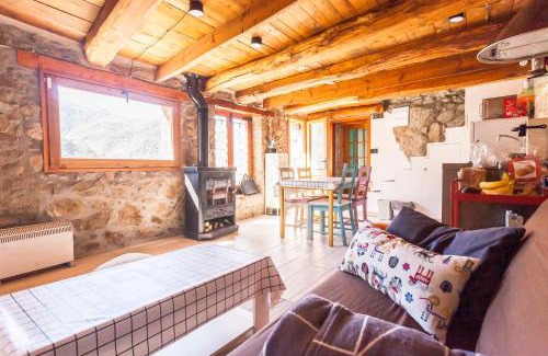 Arseguel Ski Chalet | Casa rústica la Borda de la Munda.