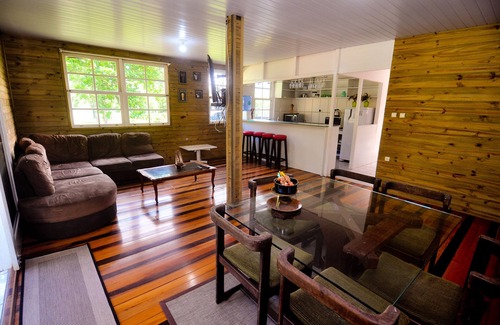 Armacao House | Casa Rústica na Praia da Armação Frente ao Rio