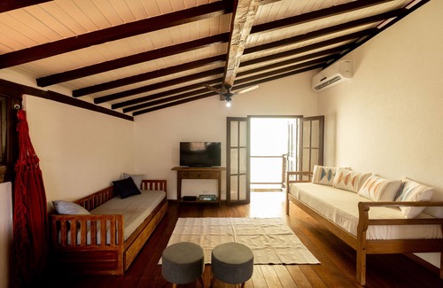 Centro Comercial House | Casa Rústica Perequê