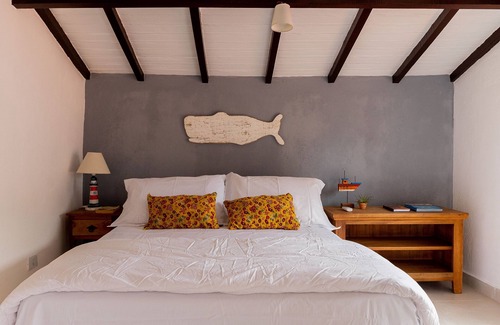 Centro Comercial House | Casa Rústica Perequê