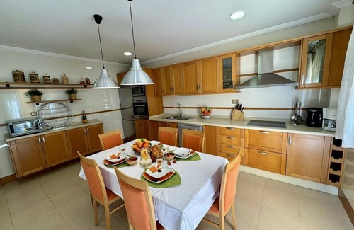 Salar House | Casa Rafael: Family villa for 14, views and nature in Salar