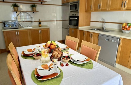 Salar House | Casa Rafael: Family villa for 14, views and nature in Salar