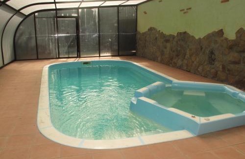 Navaluenga Ski Chalet | casa rio alberche y el cortijo de gredos