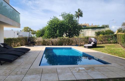 Monte Raposo House | Casa Rogel by Armação de Pêra with Heated Pool and Games Room