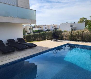 Monte Raposo House | Casa Rogel by Armação de Pêra with Heated Pool and Games Room