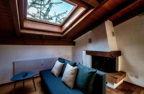 Astano Apartment | Casa Rogoria - Intimo rifugio con terrazza e caminetto