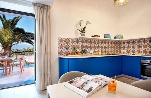 Seiano Apartment | CASA ROSADA - Spectacular Waterfront Villa with Pool and View of Mount Vesuvius