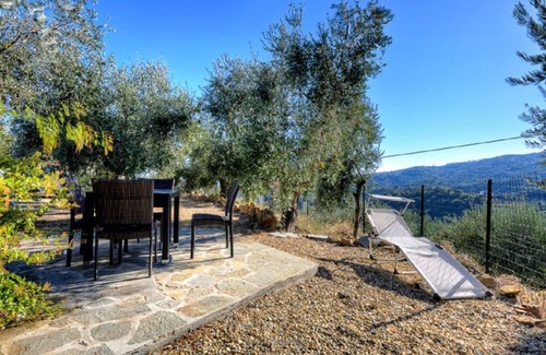 Civezza House | Casa Rose in Civezza with with shared pool & large garden sleeping 4
