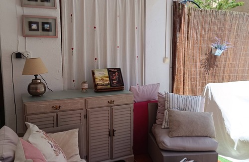 Caudete de las Fuentes Cottage | Casa Rural Alegria, a home in the mountains and close to the beach
