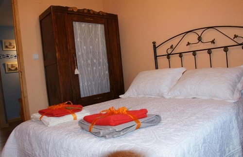 Robledo de las Traviesas House | CASA RURAL GISTREDO