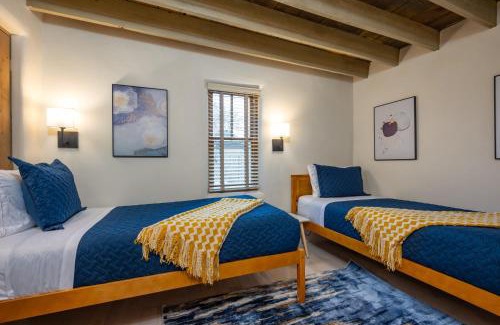 Santa Fe House | Casa Saint Francis- King Bed-Patio & Fire Pit -2BR