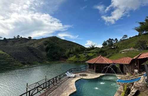 Guatape Boat Rental | Casa Sobre la Represa de Guatapé