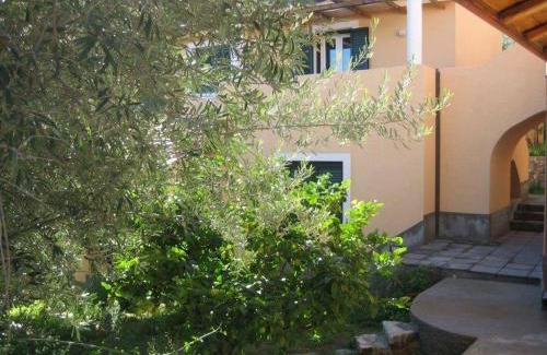 Piraino Apartment | Casa Spisidda Appartamento bilocale "Salina" con vista sulle Eolie