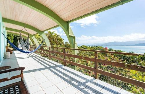 Florianopolis House | Casa super espaçosa com vista linda para o mar.