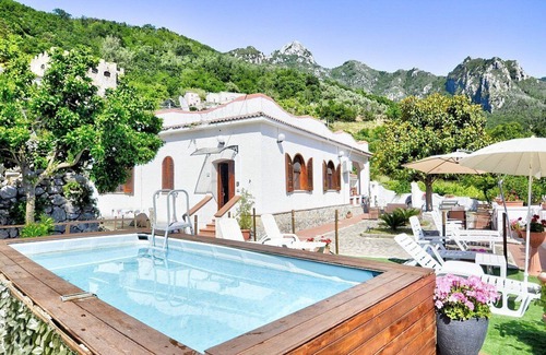 Pucara House | Casa Trifone B: A graceful apartment that is part of a villa surrounded by the greenery, with Free WI-FI.