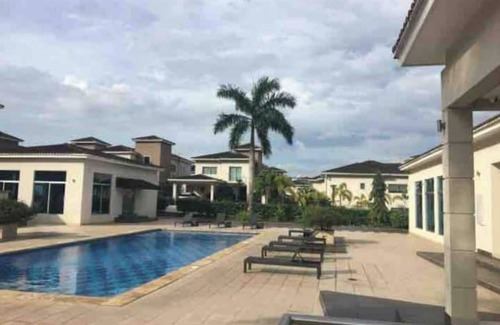 Tumba Vieja House | Casa Ubicada en el Mejor P.H De Altos De Panama